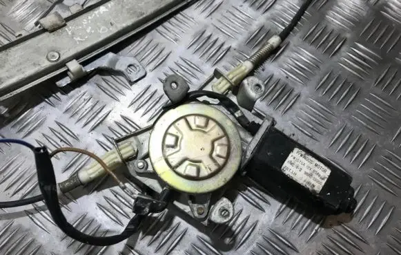 Hyundai Lantra I Rear door window regulator motor 9881033000 98810-33000