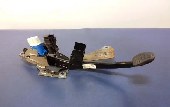 Ford C-MAX I Accelerator throttle pedal 3M51-2467-AP