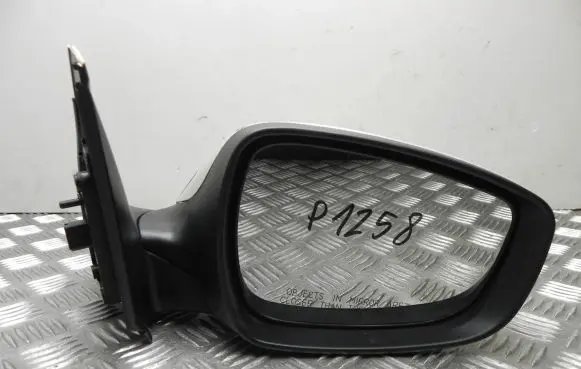 Hyundai Accent Front door electric wing mirror E4024284 P1258USA