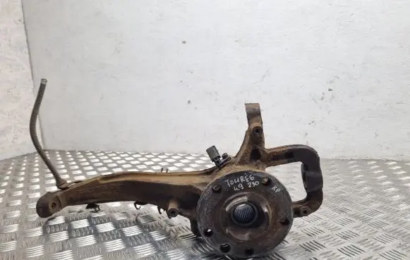 Volkswagen Touareg I Front wheel hub 7L0407257A