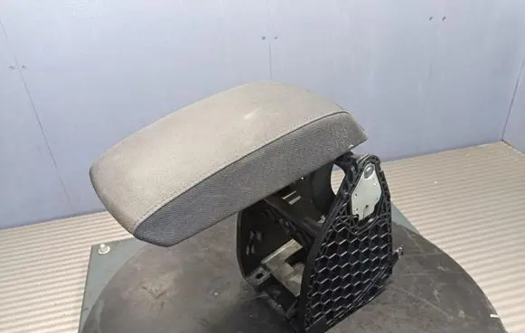 Skoda Octavia Mk2 (1Z) Armrest 
