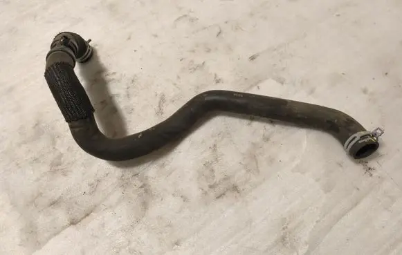 Dacia Sandero III Engine coolant pipe/hose 215018090R