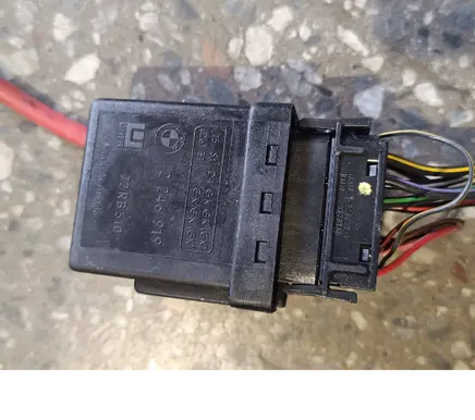 BMW 5 E39 Glow plug pre-heat relay 2246919