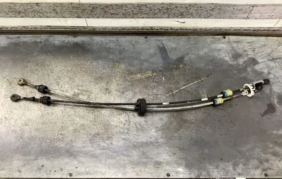 Opel Zafira B Gear shift cable linkage 55351948E