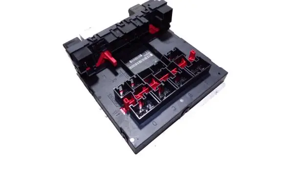 Volkswagen PASSAT B6 Fuse module 3C0937049J