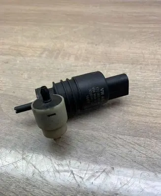 Volkswagen PASSAT B5.5 Windscreen/windshield washer pump 1T0955651A 3028143