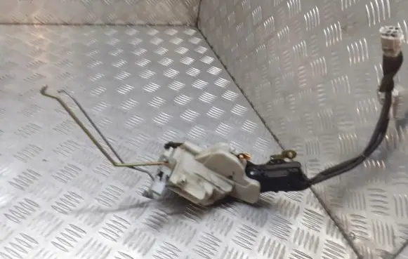 Suzuki Liana Front door lock BRAK