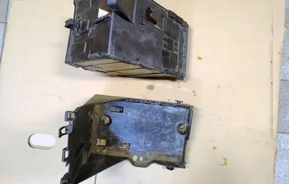 Peugeot 5008 Battery box tray PEUGEOT-5008