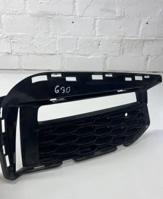 BMW 5 G30 G31 Front bumper lower grill 15067010 8064964