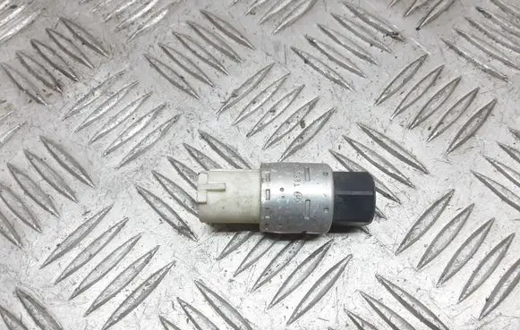 Ford Focus Air conditioning (A/C) pressure sensor 95BW19E561AA
