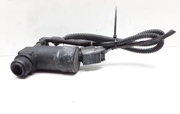 Volvo V70 Windscreen/windshield washer pump