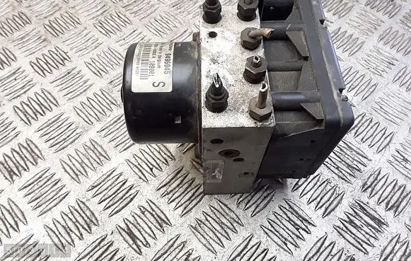 Volvo S70 V70 V70 XC ABS Pump 9496946 9496945