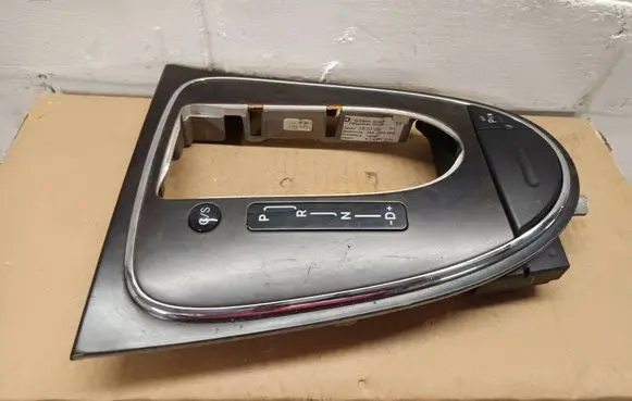 Mercedes-Benz CLS C219 Gear shifter surround trim plastic A2196801036 5201A