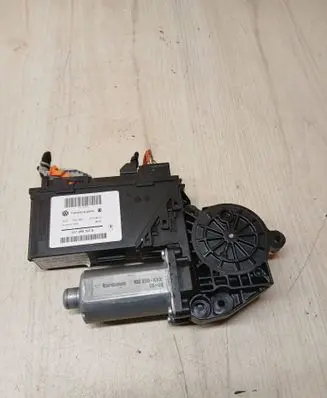 Volkswagen Touareg I Front door window regulator motor 43110302 3D1959793E 05074311