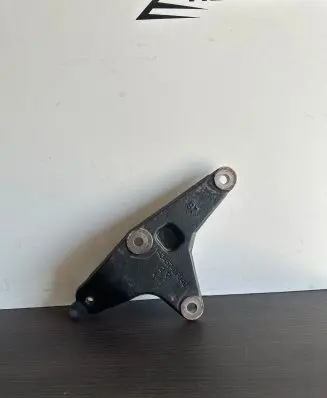 Toyota Avensis T270 Engine mounting bracket 434570F040 4816