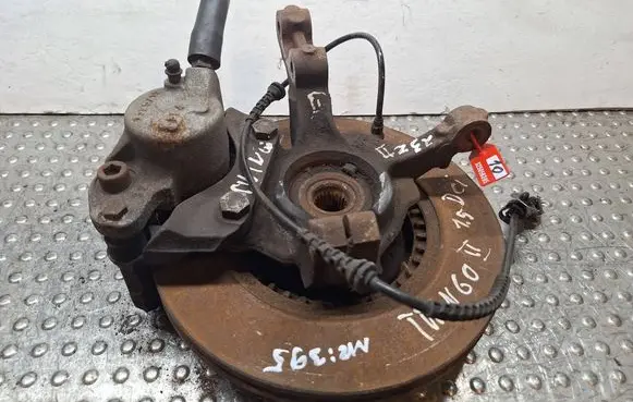 Renault Twingo II Front wheel hub spindle knuckle S25056395 8200663593