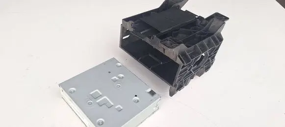 Radio/CD/DVD/GPS head unit