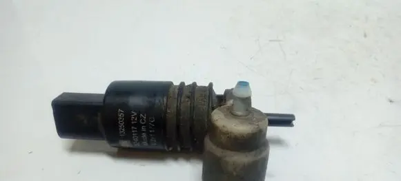 Opel Astra J Windscreen/windshield washer pump 13250357