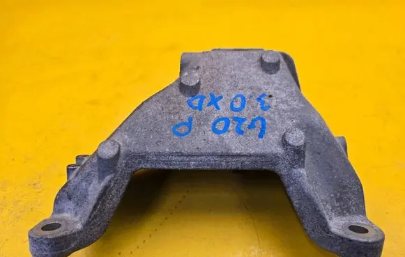 BMW 3 G20 G21 Engine mount vacuum valve 6884474