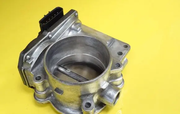Volvo C70 Throttle valve 30711551