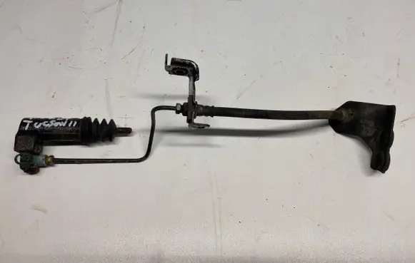 Hyundai Tucson LM Clutch master cylinder 