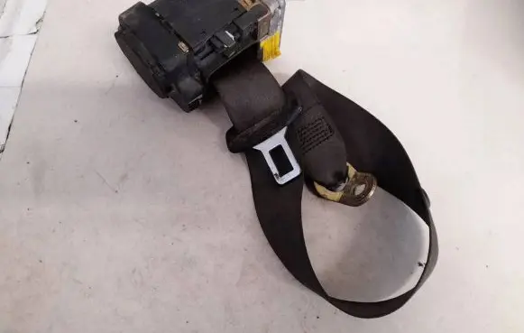 Audi A6 S6 C5 4B Rear seatbelt d00064577 b04111