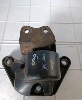 Hyundai Santa Fe Engine mount bracket
