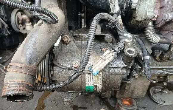 Opel Zafira B Air conditioning (A/C) compressor (pump) 13124752