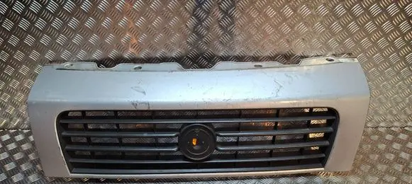 Front bumper upper radiator grill