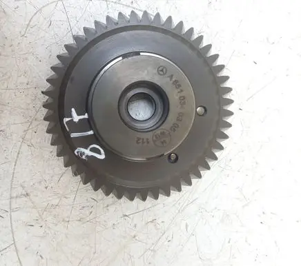 Mercedes-Benz E W212 Timing chain sprocket A65110301813 A6510340305