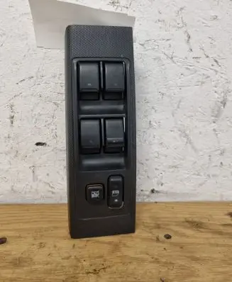 Toyota Corolla Verso AR10 Electric window control switch 848200F030