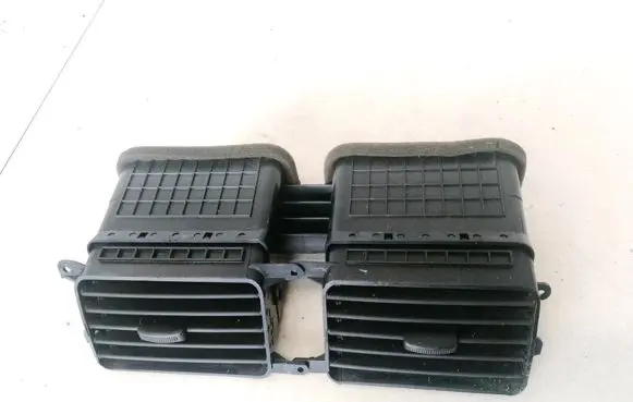 Hyundai Trajet Dash center air vent grill