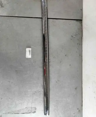 Tesla Model S Front door glass trim molding 109578698B
