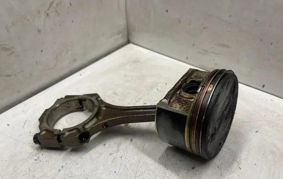 Lexus RX 330 - 350 - 400H Piston with connecting rod
