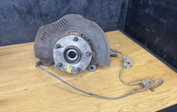 Toyota Auris 150 Front wheel hub