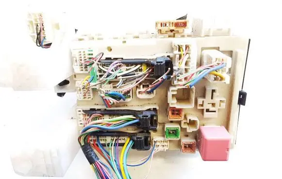 Toyota Avensis T270 Fuse box set 8273005150b 82730-05150-b