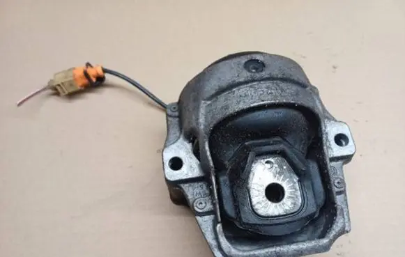 Audi A6 S6 C7 4G Engine mount bracket 8R0199381C 070714