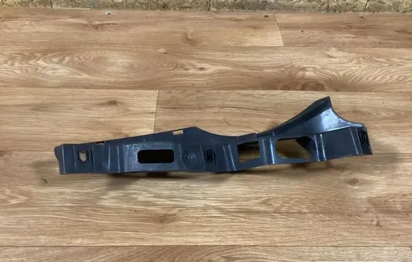 Volkswagen PASSAT B6 Front bumper mounting bracket 3C0807890
