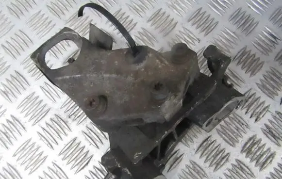 Peugeot 307 Engine mounting bracket 9643574880