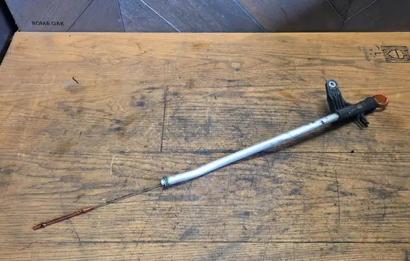 Opel Combo E Oil level dip stick 9824425380