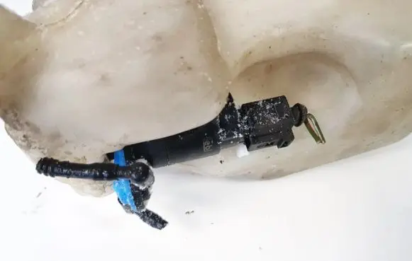 Volkswagen Golf IV Windscreen/windshield washer pump 09089 1319
