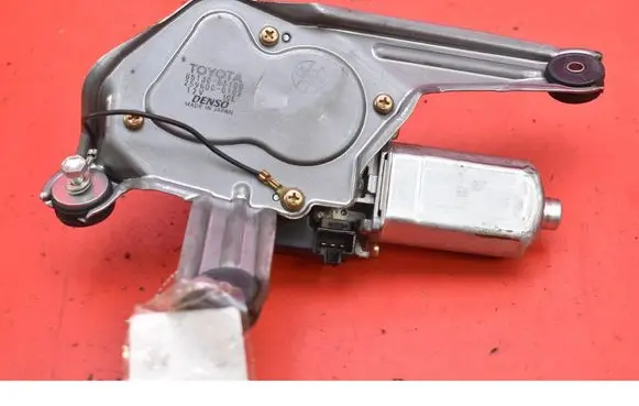 Toyota Avensis Verso Rear window wiper motor 8513005100