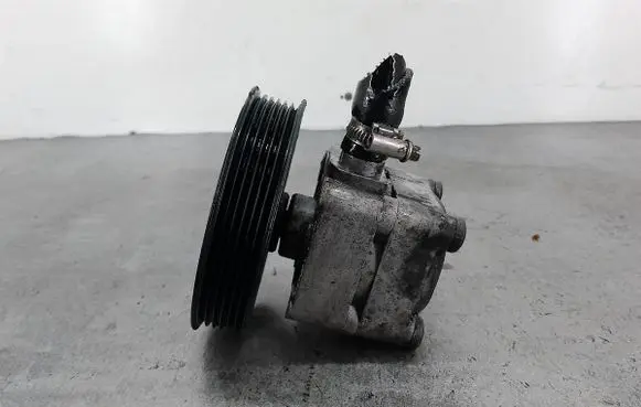 Volvo XC90 Power steering pump 8683967