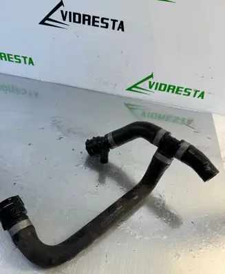 Engine coolant pipe/hose