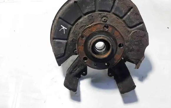 Front wheel hub