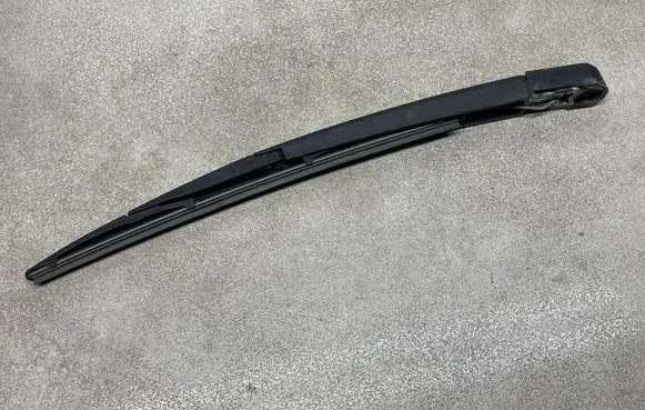 Opel Zafira C Rear wiper blade 13256924
