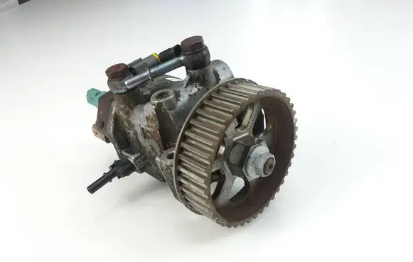 Renault Clio III Fuel injection high pressure pump 167003608R 28237090