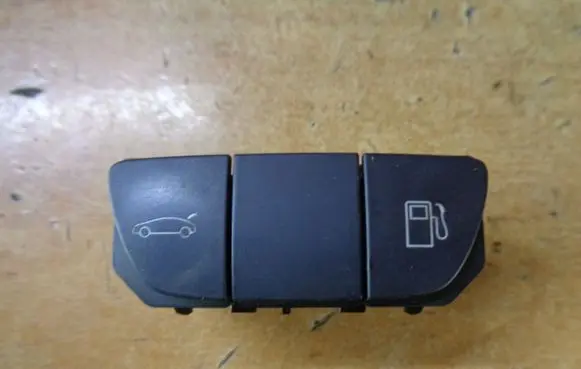Peugeot 508 Fuel tank opening switch 96770584