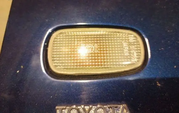 Toyota Corolla Verso E121 Front fender indicator light 