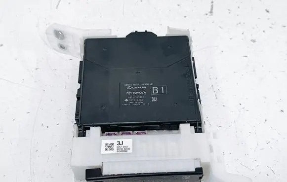 Toyota bZ4X Fuse module 8922142482 50153160
